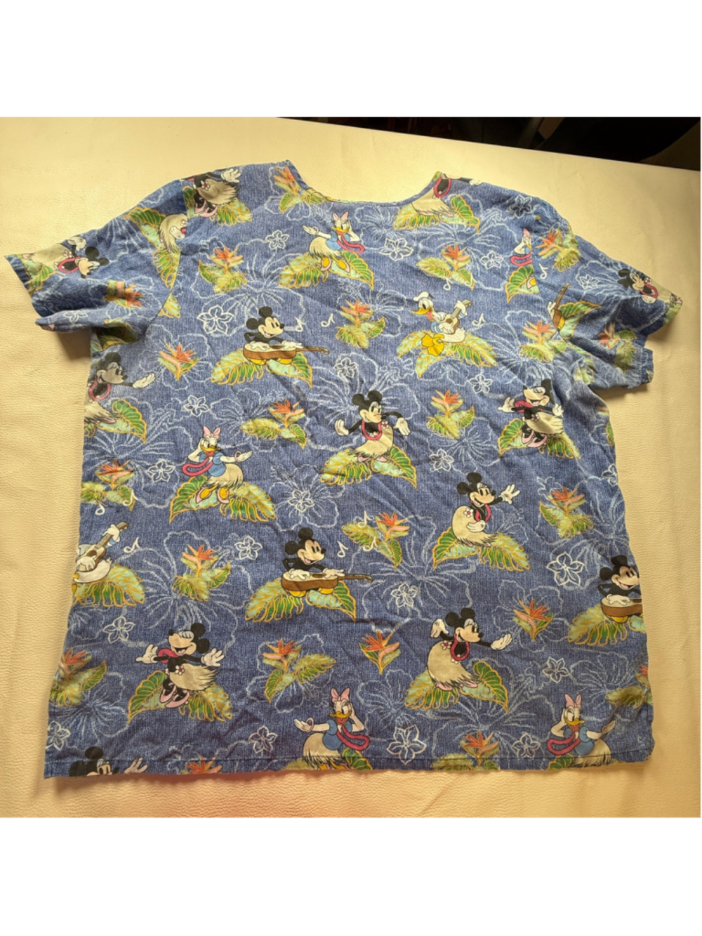 Vintage Disney XL Mickey Minnie Donald Daisy Hawaiian Scrub Top Tropical